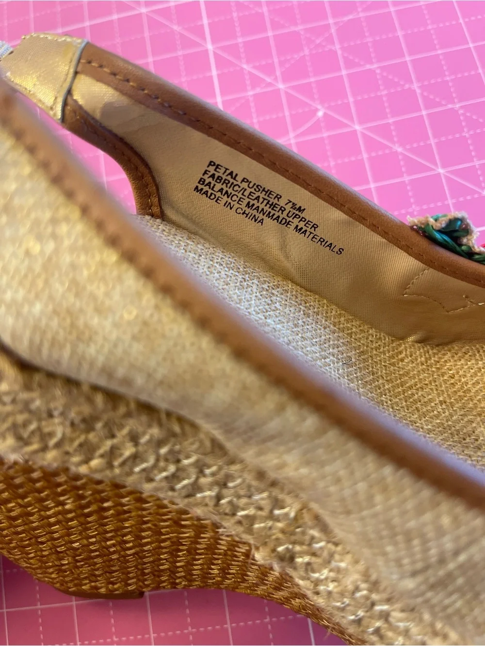 EUC Poetic License Size 7.5 Petal Pushers